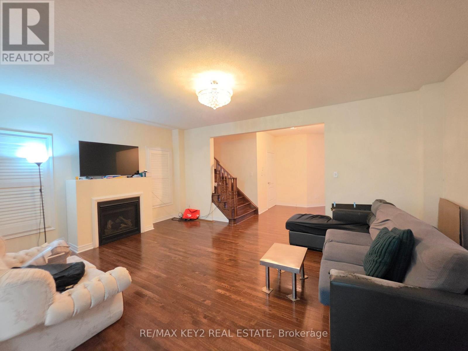 Upper - 1601 Dusty Drive, Pickering, Ontario  L1X 0C9 - Photo 5 - E13696608