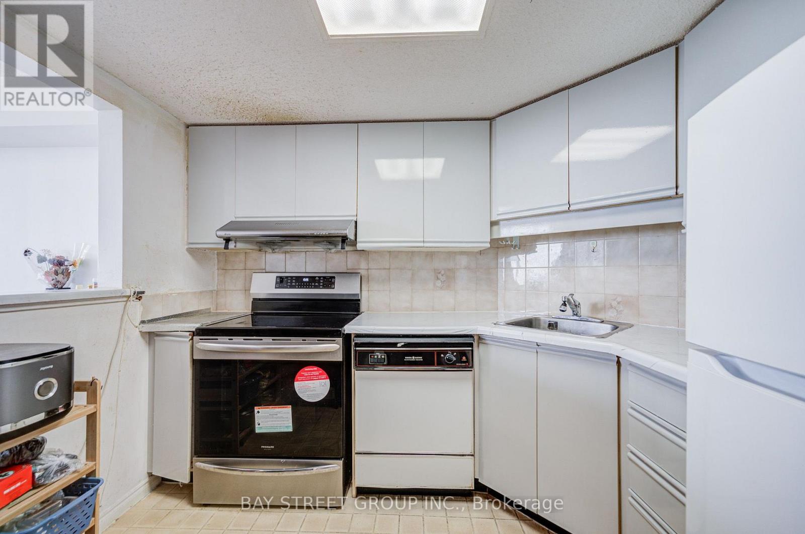 1607 - 160 Alton Towers Circle, Toronto, Ontario  M1V 4X8 - Photo 11 - E13696702