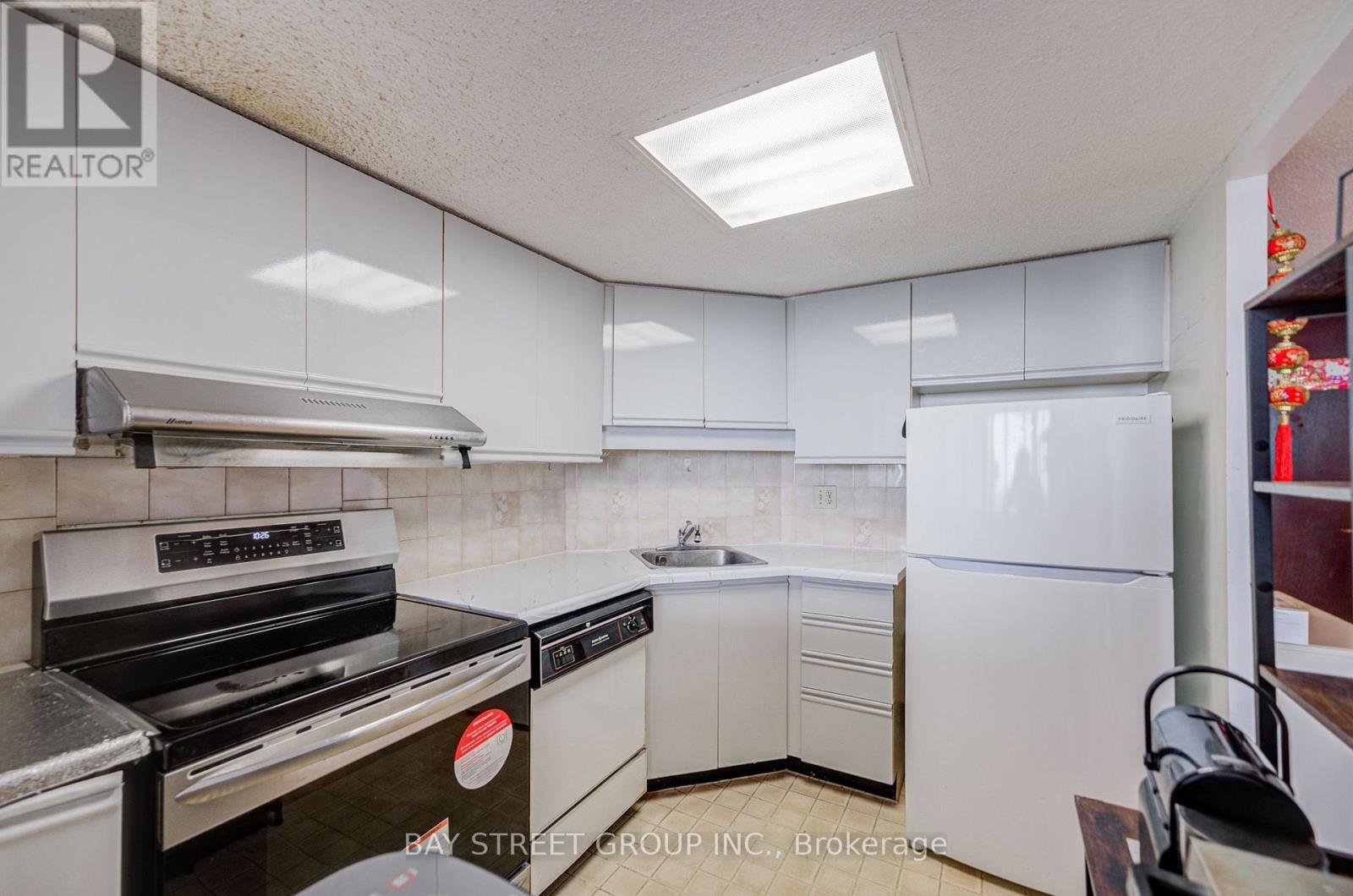 1607 - 160 Alton Towers Circle, Toronto, Ontario  M1V 4X8 - Photo 12 - E13696702