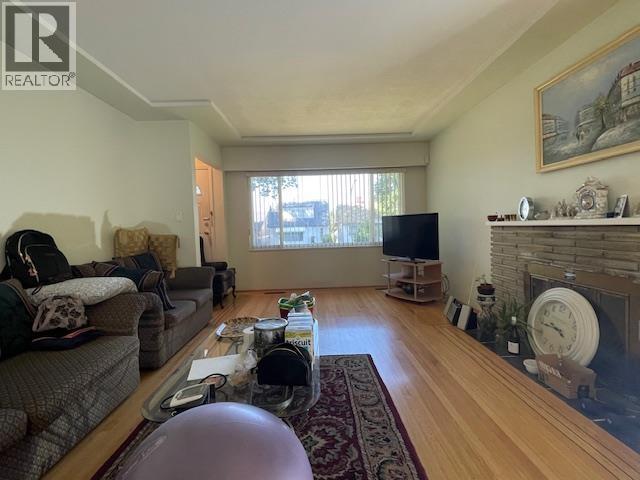 4116 Cambridge Street, Burnaby, British Columbia V5C 1G9 - Photo 2 - R3154830