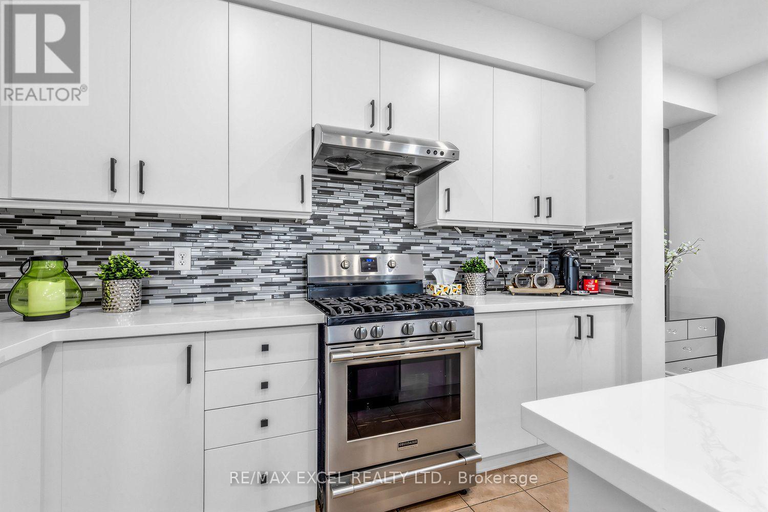 43 Pearl Lake Road, Markham, Ontario  L6B 0X3 - Photo 13 - N13696576