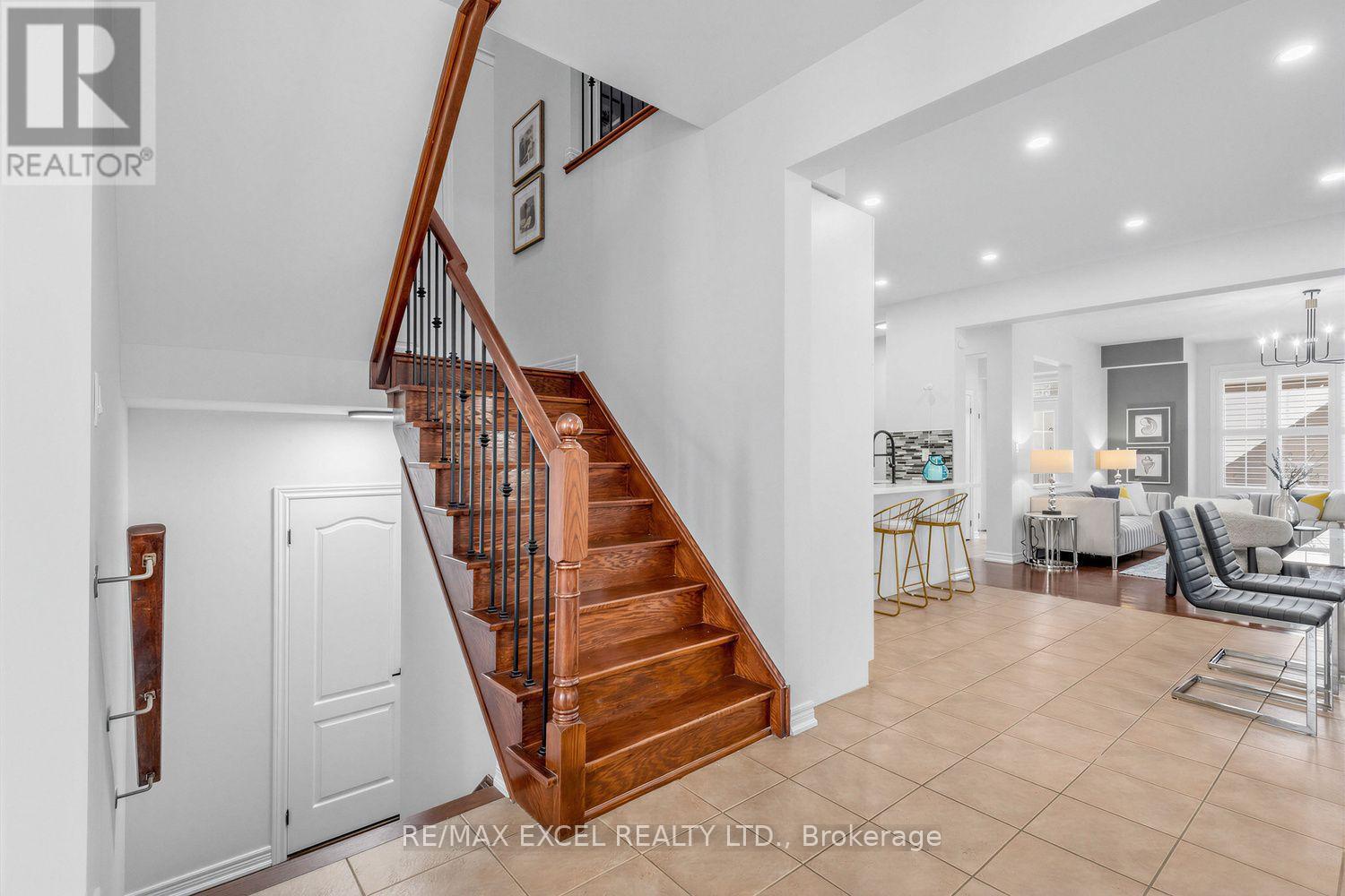 43 Pearl Lake Road, Markham, Ontario  L6B 0X3 - Photo 4 - N13696576