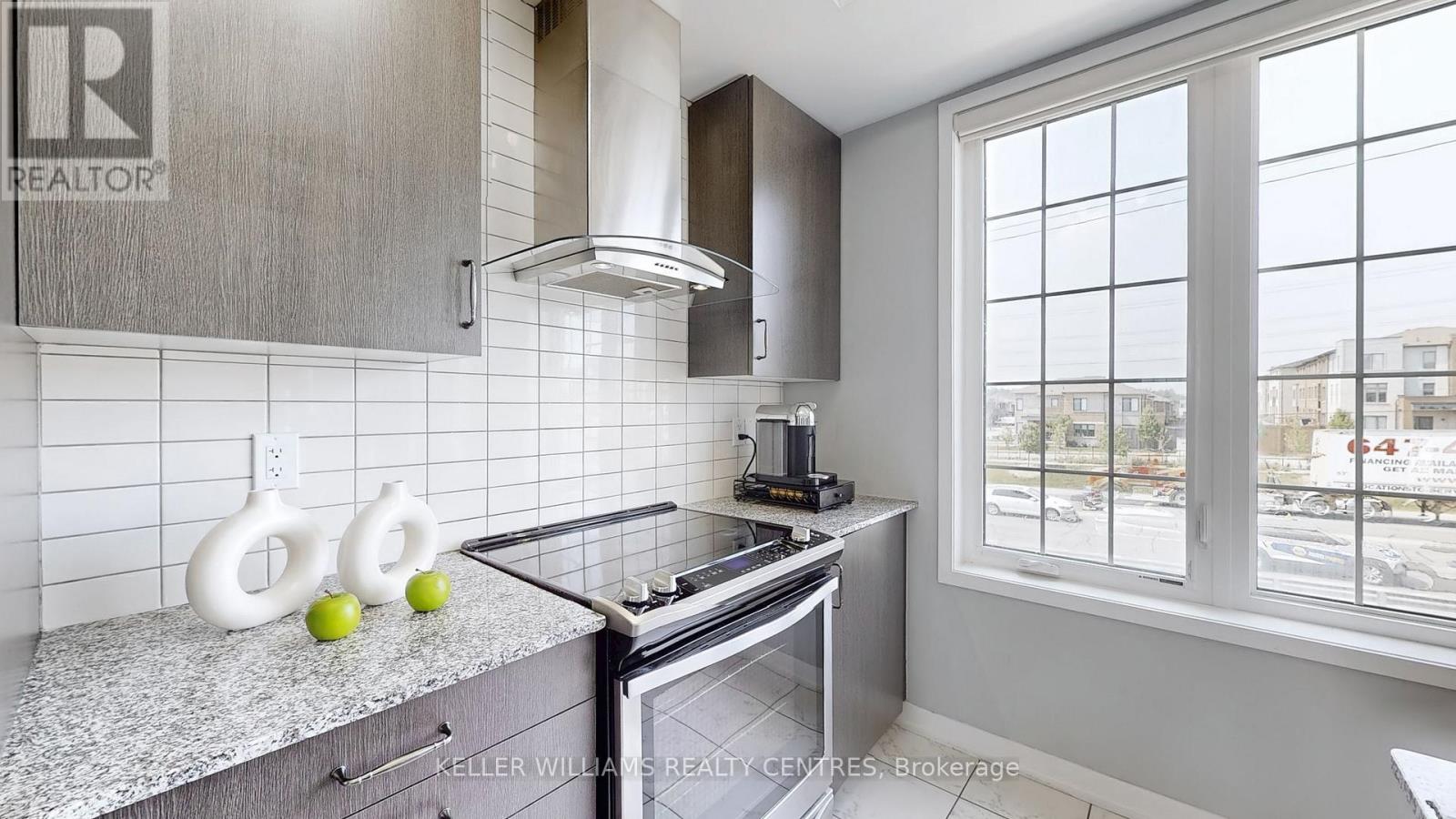 189 Harding Park Street, Newmarket, Ontario  L3Y 0E3 - Photo 8 - N13696584