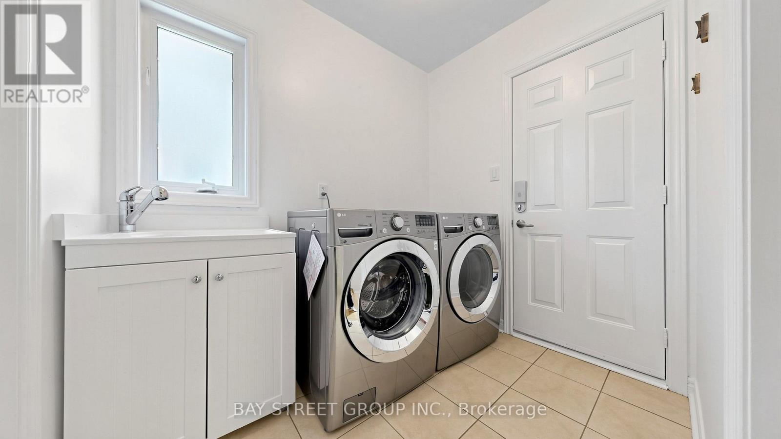 37 Bayswater Avenue, Richmond Hill, Ontario  L4E 4E5 - Photo 11 - N13696616