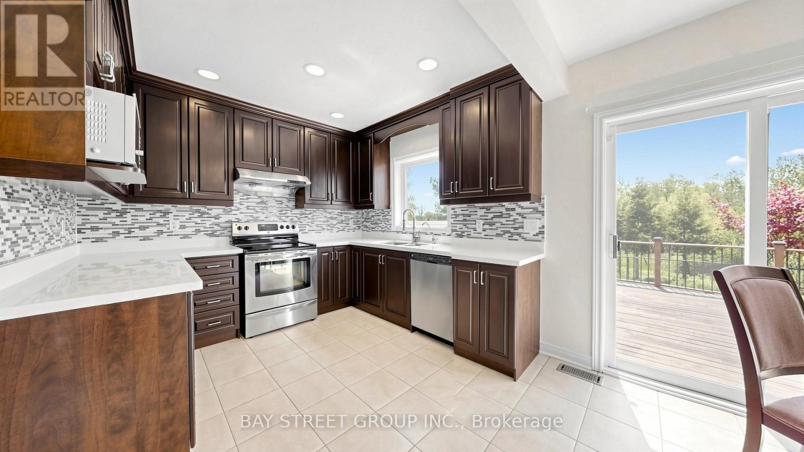 37 Bayswater Avenue, Richmond Hill, Ontario  L4E 4E5 - Photo 7 - N13696616