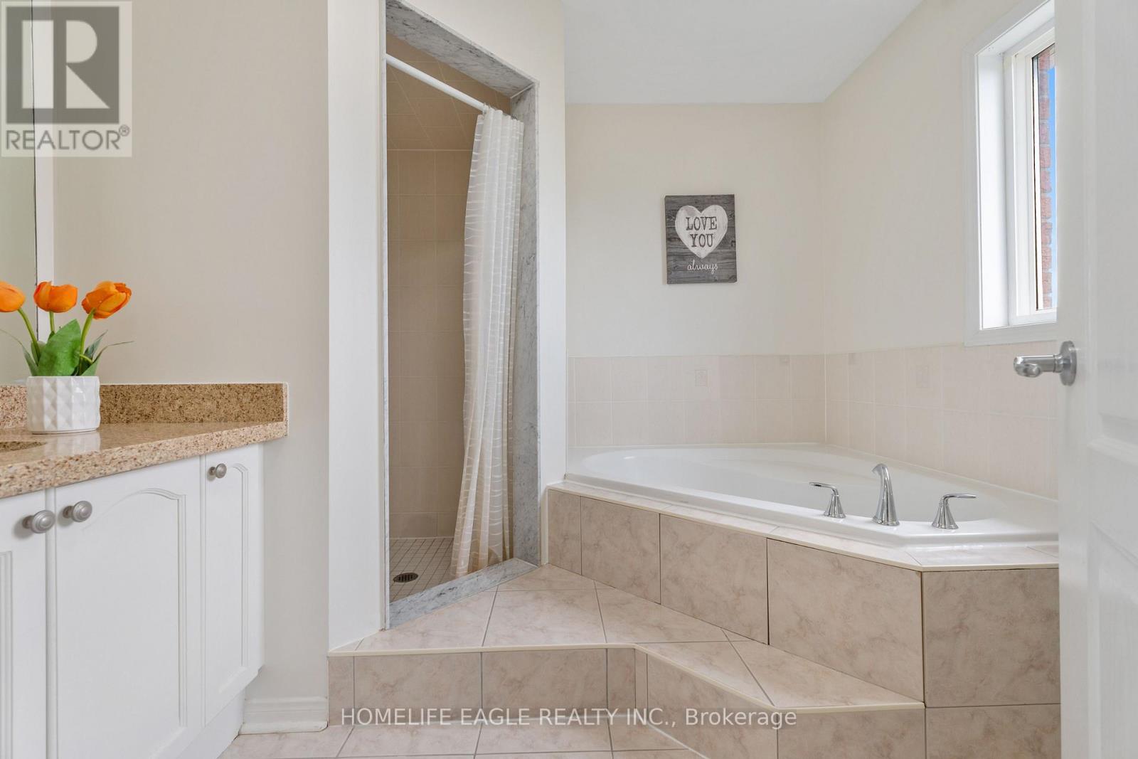 135 Wainscot Avenue, Newmarket, Ontario  L3X 2X6 - Photo 13 - N13696654