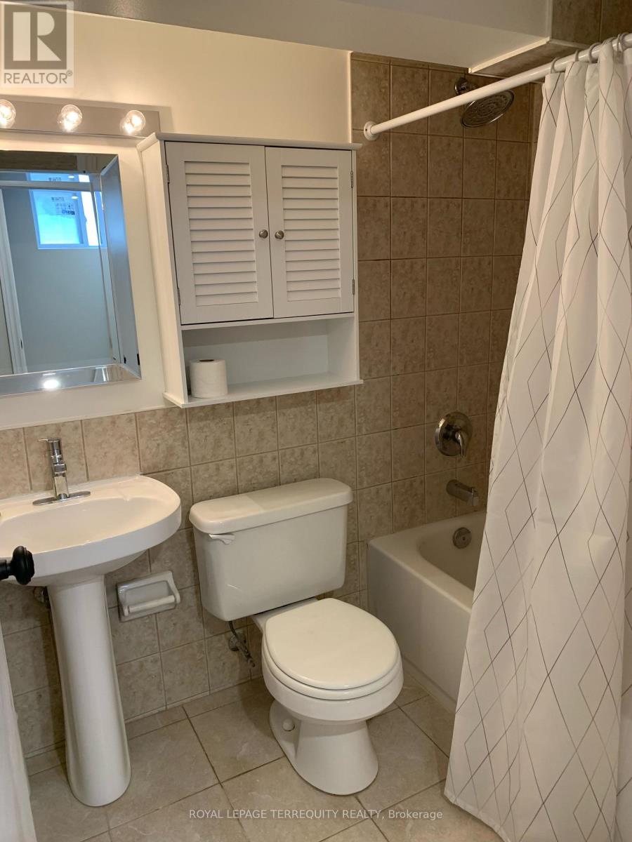 Lower - 1527 Dufferin Street, Toronto, Ontario  M6H 3L5 - Photo 9 - W13696524