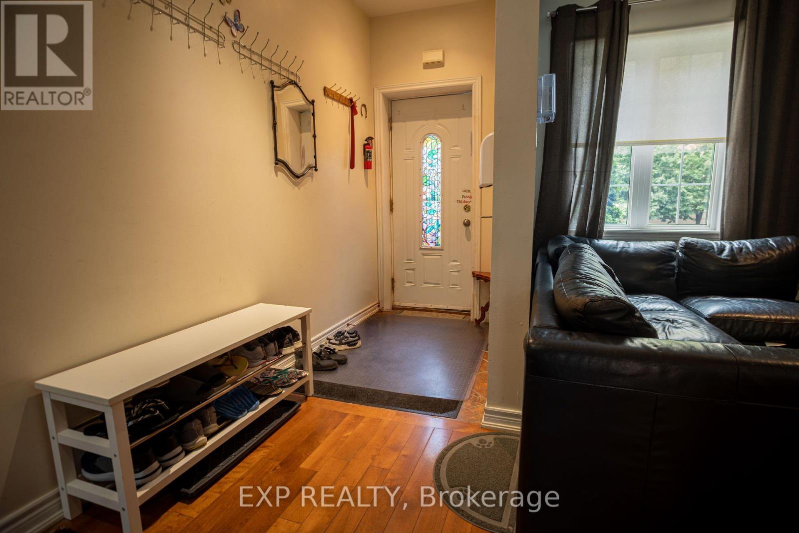 971 Lansdowne Avenue, Toronto, Ontario  M6H 3Z5 - Photo 3 - W13696558