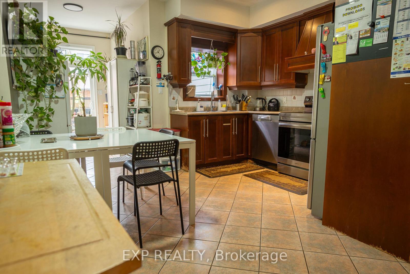 971 Lansdowne Avenue, Toronto, Ontario  M6H 3Z5 - Photo 7 - W13696558