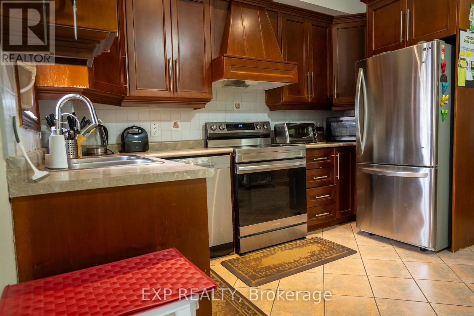 971 Lansdowne Avenue, Toronto, Ontario  M6H 3Z5 - Photo 8 - W13696558