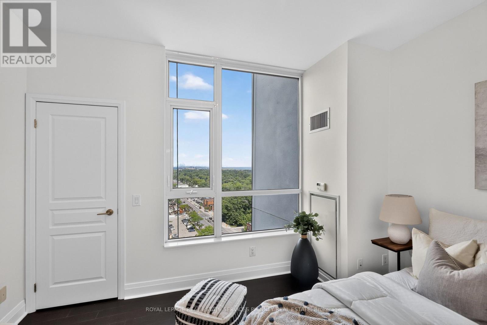 1705 - 1 Hurontario Street, Mississauga, Ontario  L5G 0A3 - Photo 7 - W13696568