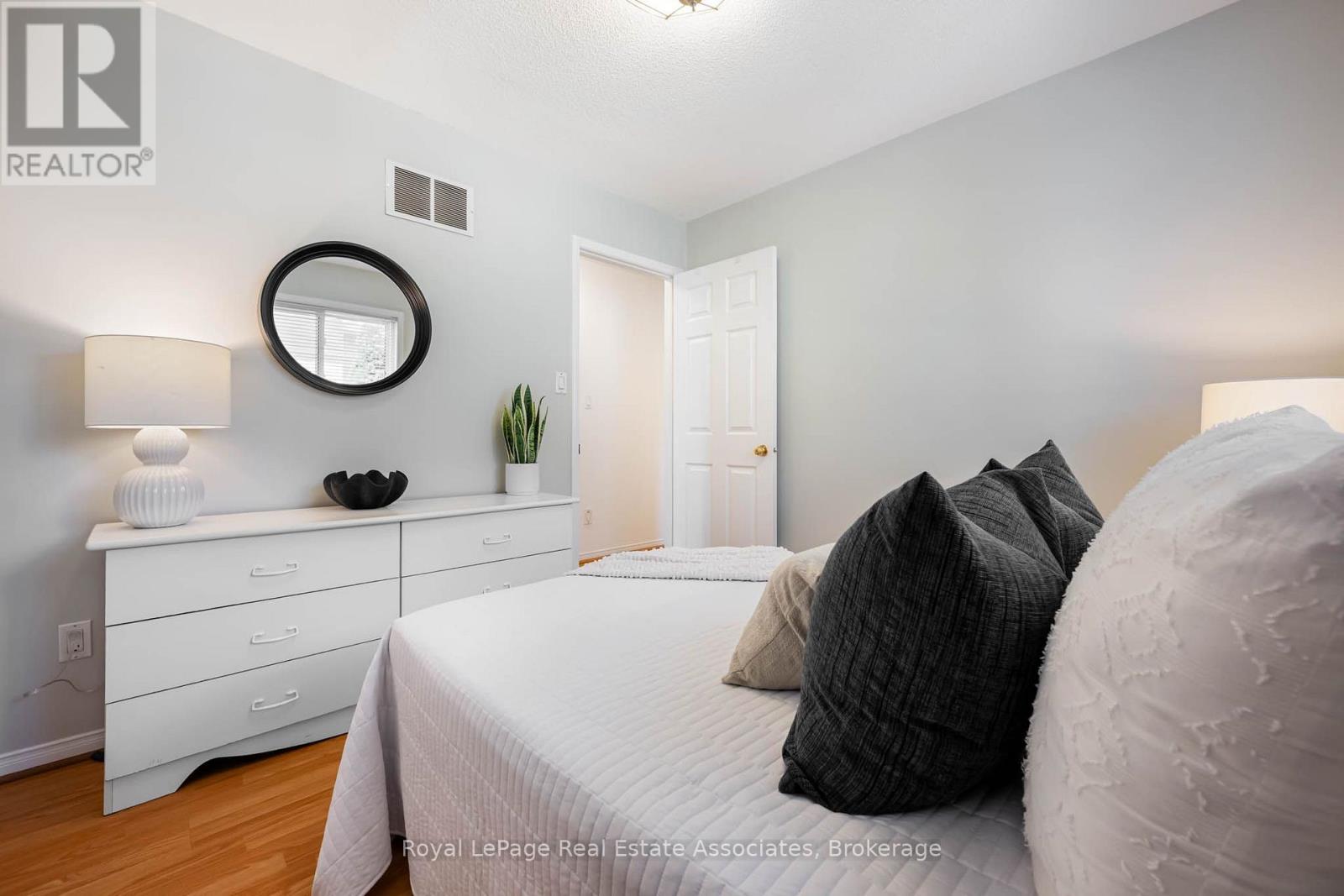 5581 Wheatland Court, Mississauga, Ontario  L5V 2E4 - Photo 34 - W13696590