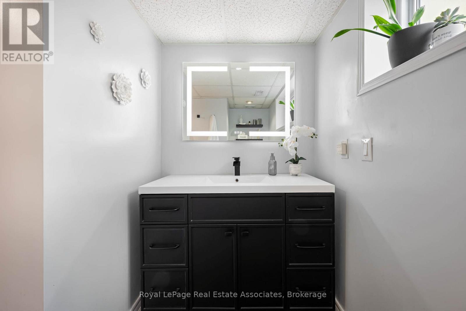 5581 Wheatland Court, Mississauga, Ontario  L5V 2E4 - Photo 45 - W13696590