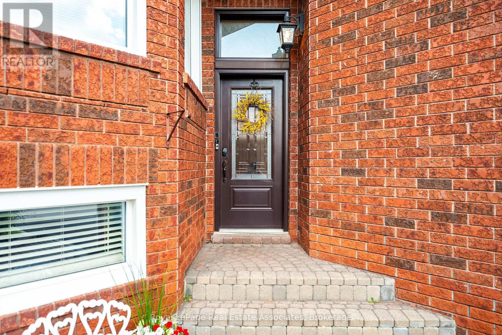 5581 Wheatland Court, Mississauga, Ontario  L5V 2E4 - Photo 8 - W13696590