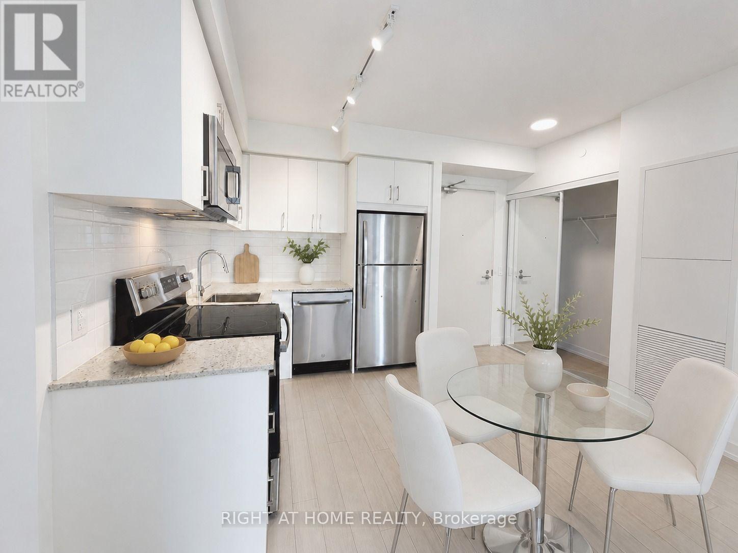 1522 - 4010 Eglinton Avenue W, Toronto, Ontario  M9A 0G5 - Photo 2 - W13696636