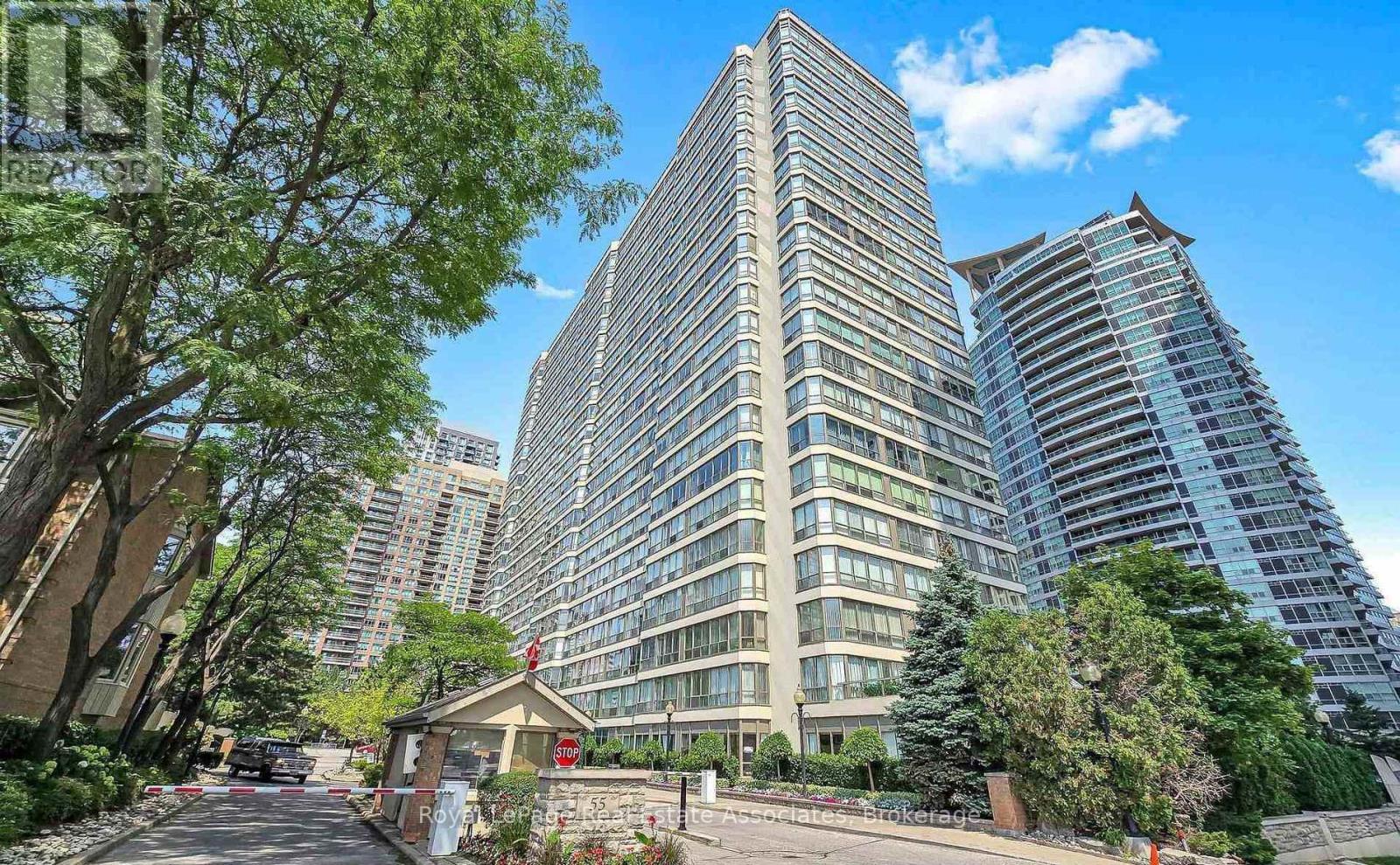 809 - 55 Elm Drive W, Mississauga, Ontario  L5B 3Z3 - Photo 2 - W13696656