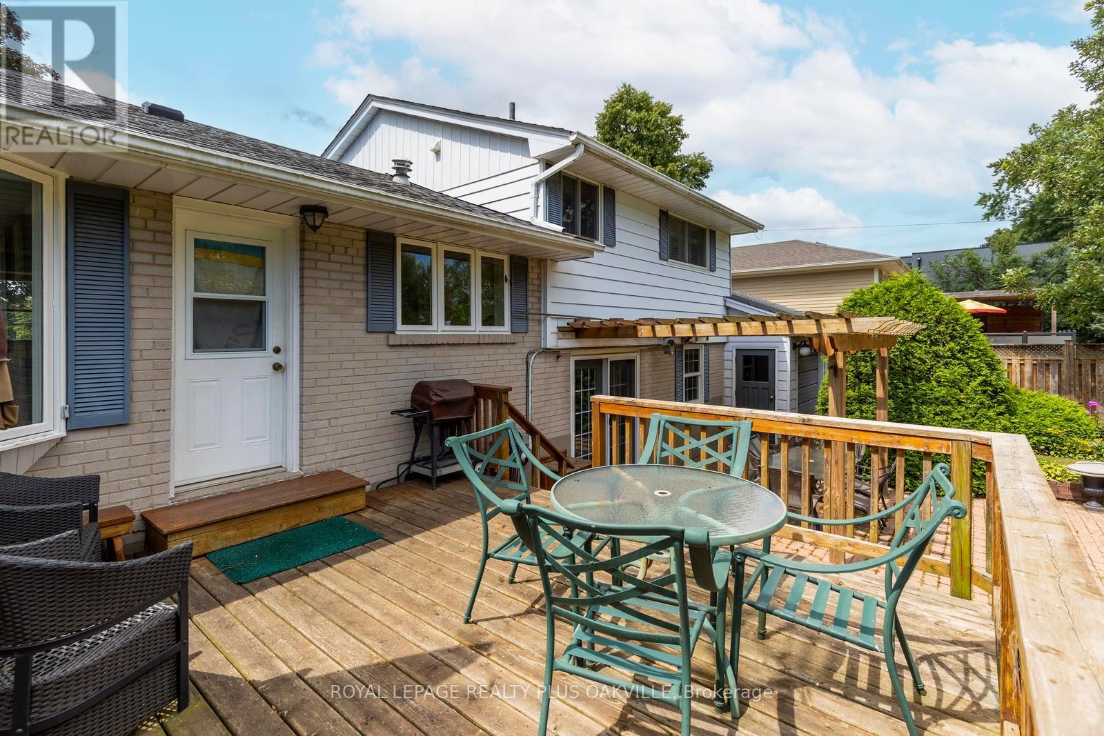 227 Sandwell Drive, Oakville, Ontario  L6L 4P3 - Photo 9 - W13696706