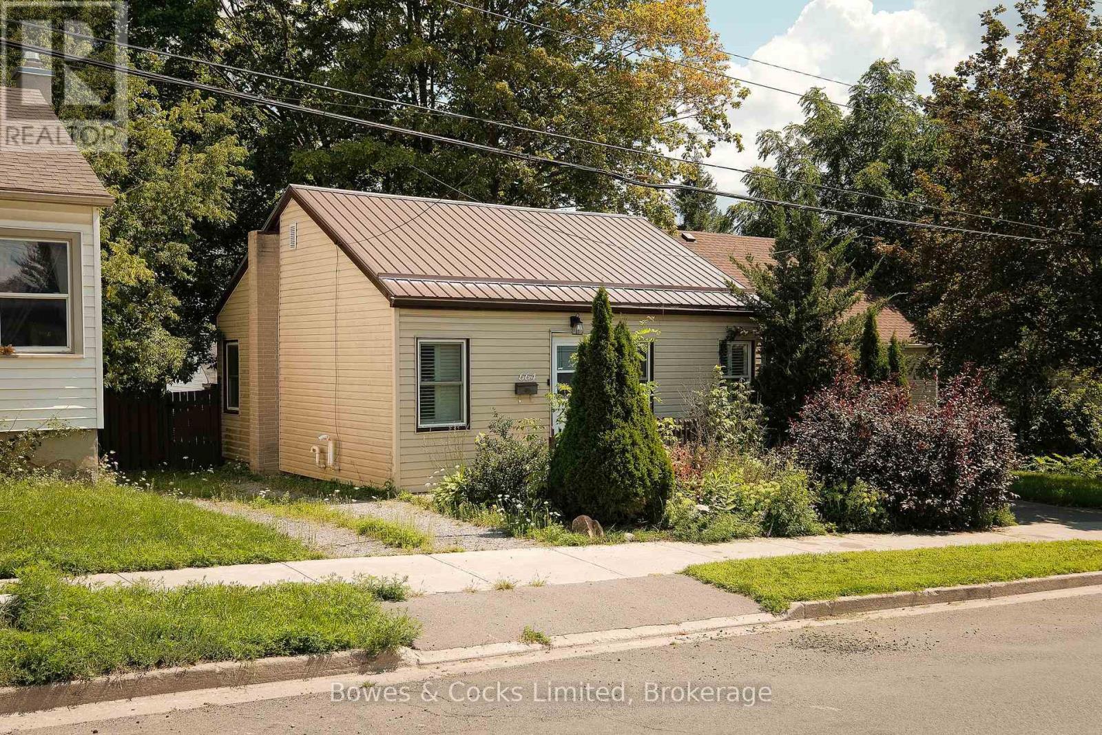 664 PARK STREET N, Peterborough, Ontario