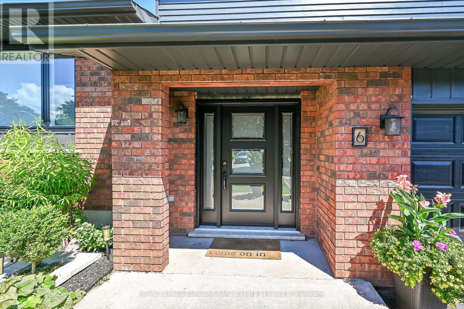 6 Margaret Avenue, Grimsby, Ontario  L3M 4S1 - Photo 2 - X13696676