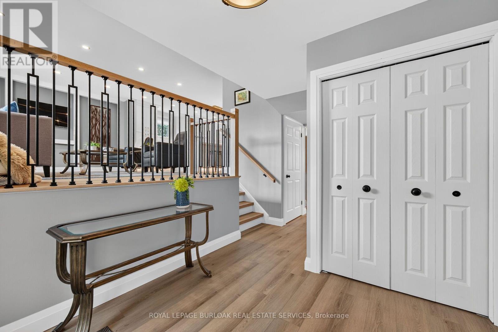6 Margaret Avenue, Grimsby, Ontario  L3M 4S1 - Photo 4 - X13696676