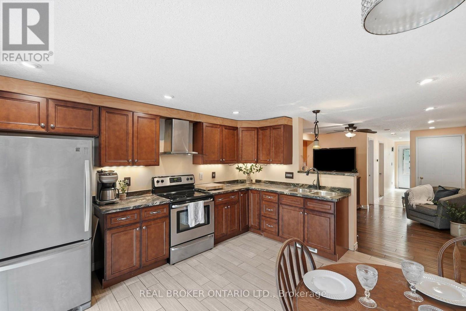 46 Andrews Drive, Mapleton, Ontario  N0G 1P0 - Photo 11 - X13696698