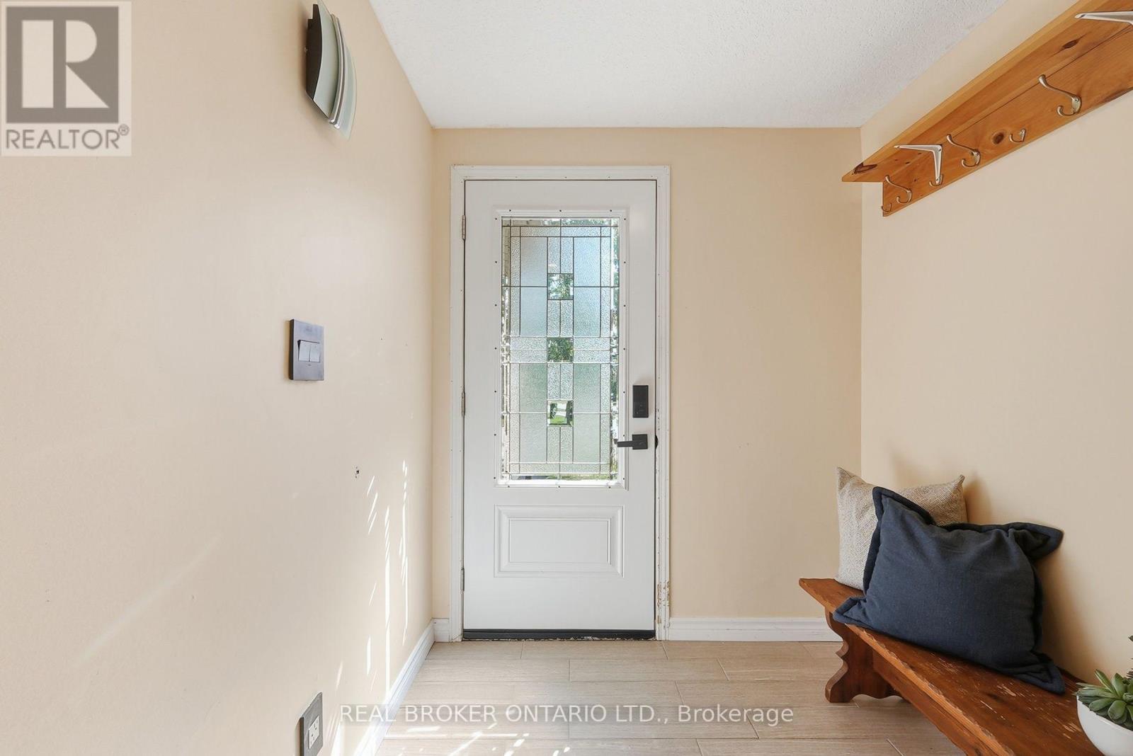 46 Andrews Drive, Mapleton, Ontario  N0G 1P0 - Photo 5 - X13696698