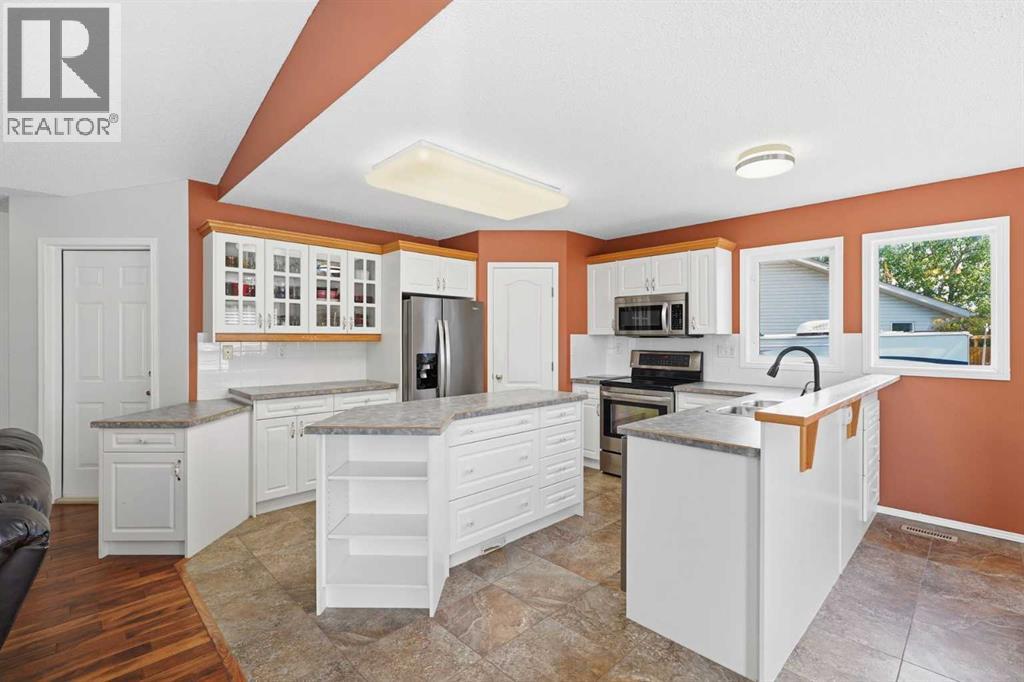 18 Osmond Close, Red Deer, Alberta  T4N 6Y1 - Photo 11 - A2323179