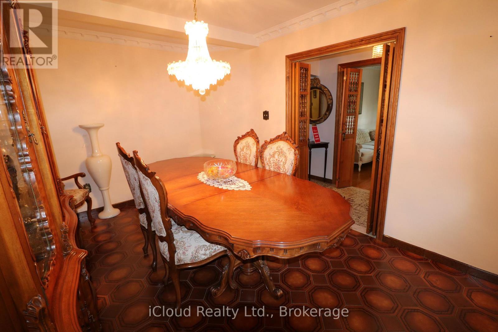 9 Benalto Road, Toronto, Ontario  M6A 2R7 - Photo 10 - W13696546