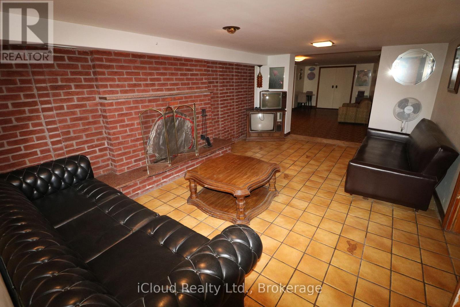 9 Benalto Road, Toronto, Ontario  M6A 2R7 - Photo 32 - W13696546