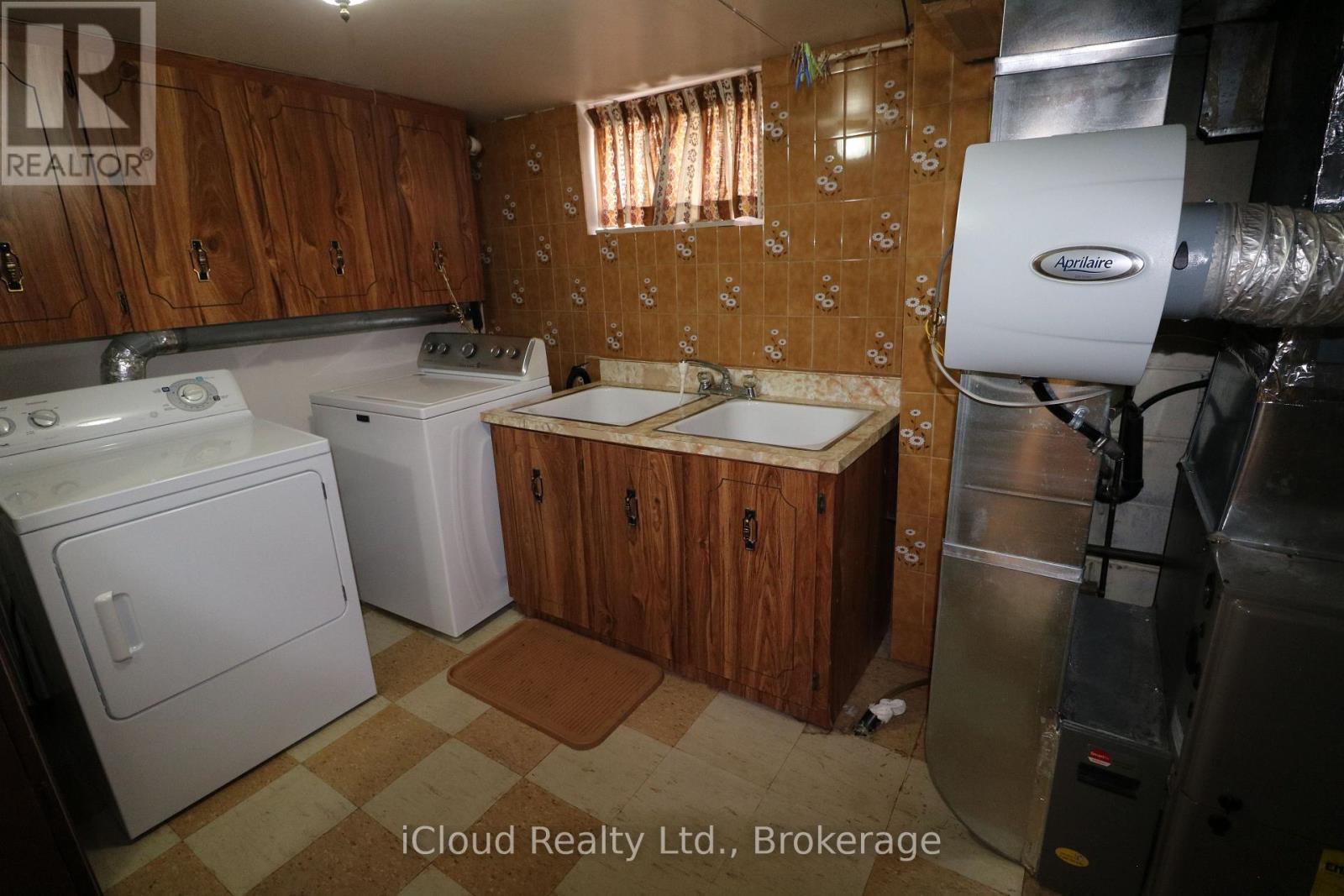 9 Benalto Road, Toronto, Ontario  M6A 2R7 - Photo 40 - W13696546
