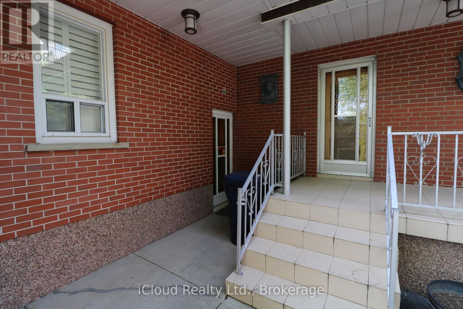 9 Benalto Road, Toronto, Ontario  M6A 2R7 - Photo 41 - W13696546