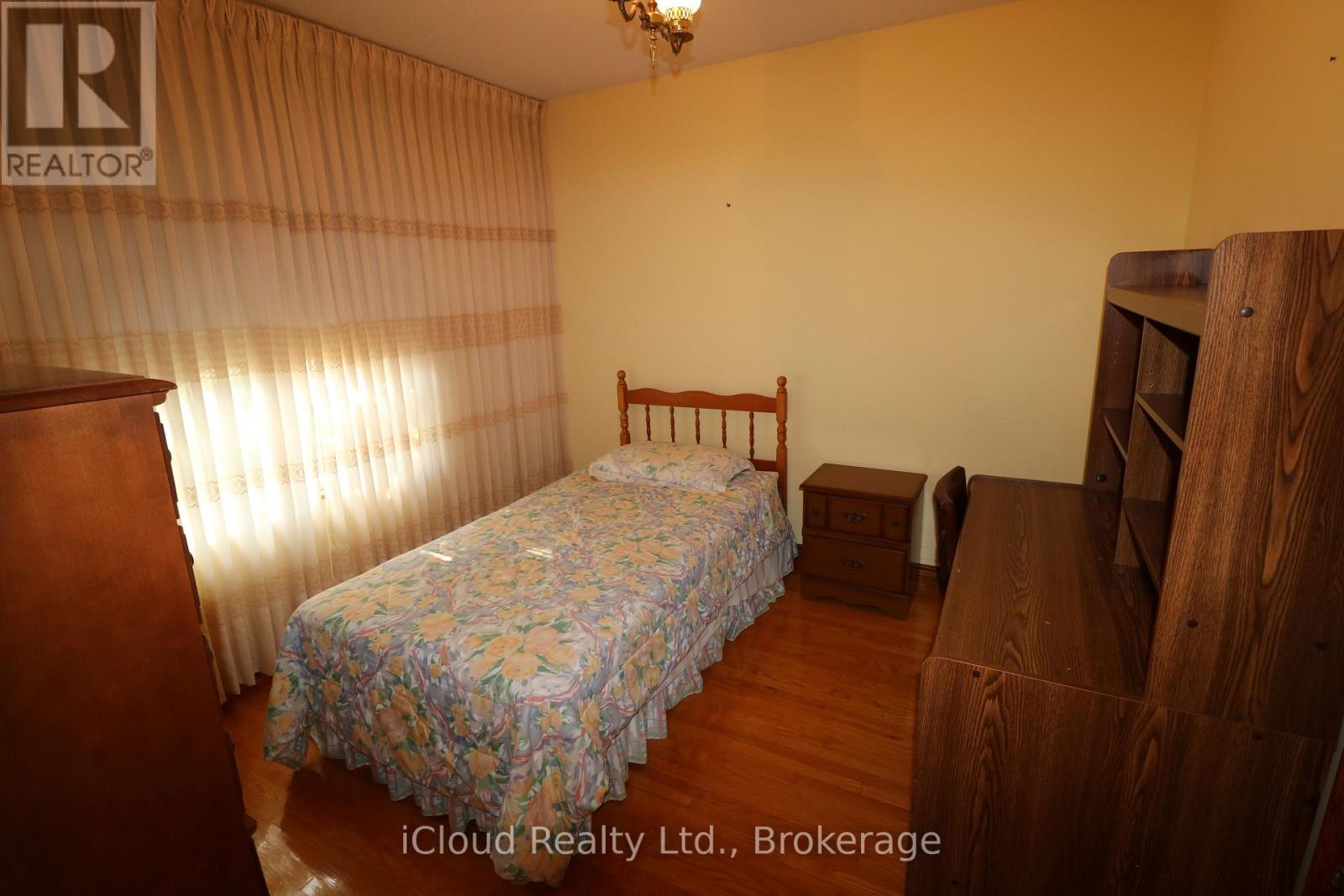 9 Benalto Road, Toronto, Ontario  M6A 2R7 - Photo 25 - W13696546