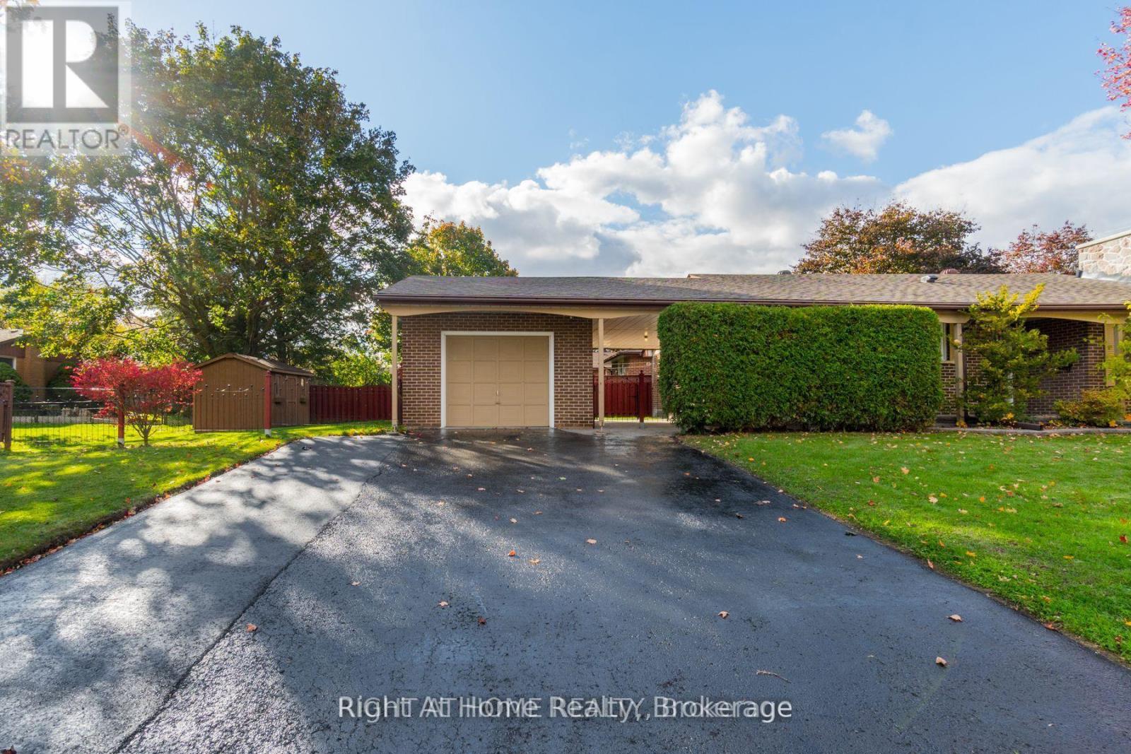 899 Florell Drive, Oshawa, Ontario  L1H 6W3 - Photo 2 - E13696816