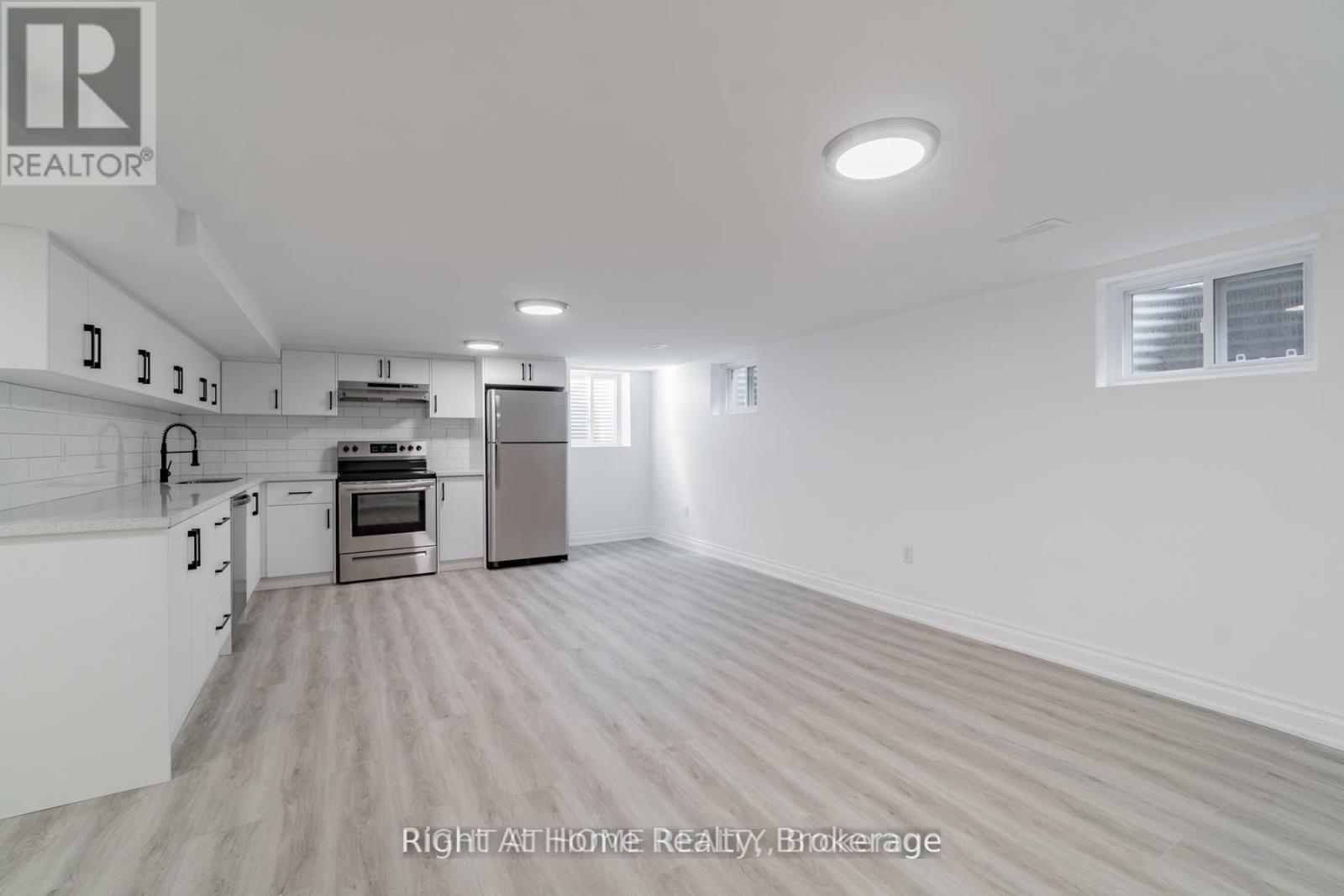 899 Florell Drive, Oshawa, Ontario  L1H 6W3 - Photo 5 - E13696816