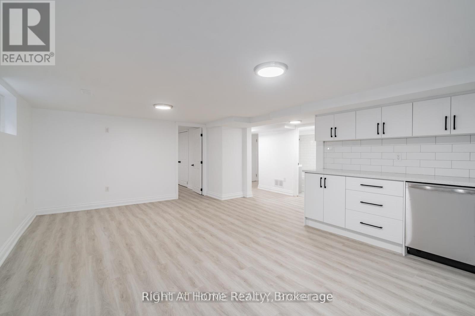 899 Florell Drive, Oshawa, Ontario  L1H 6W3 - Photo 6 - E13696816