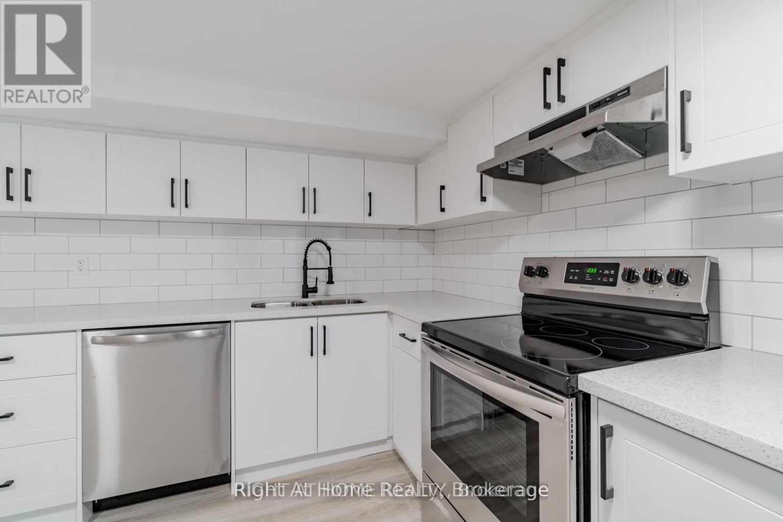 899 Florell Drive, Oshawa, Ontario  L1H 6W3 - Photo 8 - E13696816