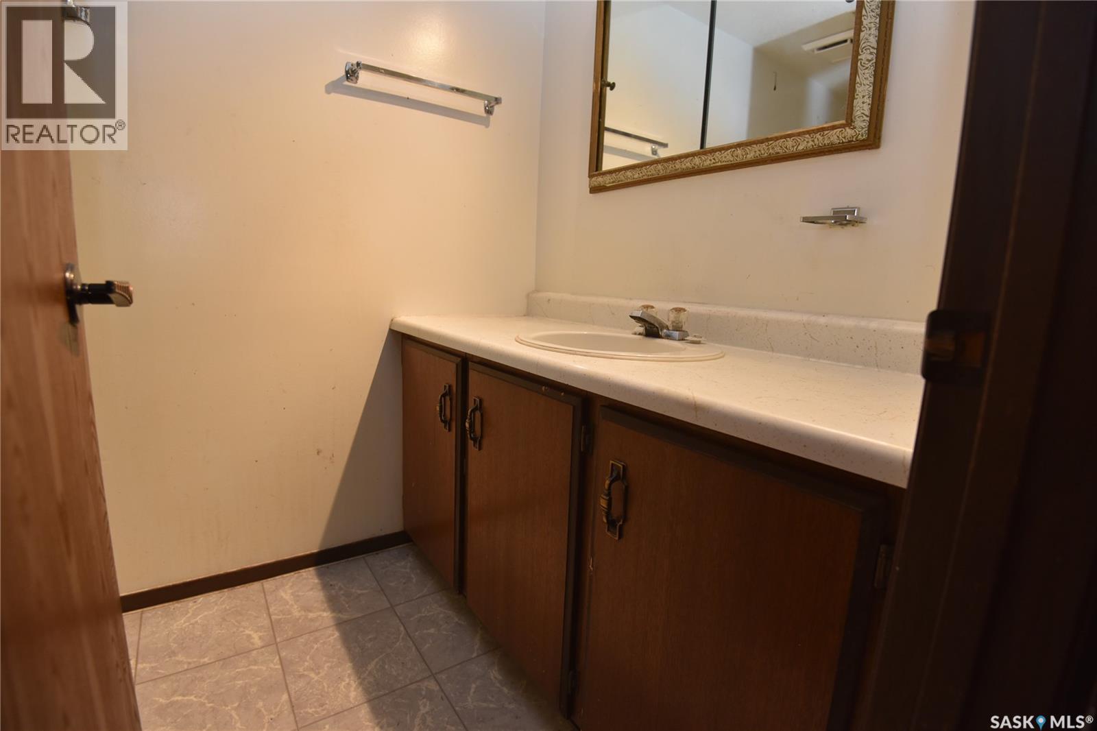 307 6th Street E, Nipawin, Saskatchewan  S0E 1E0 - Photo 13 - SK046073