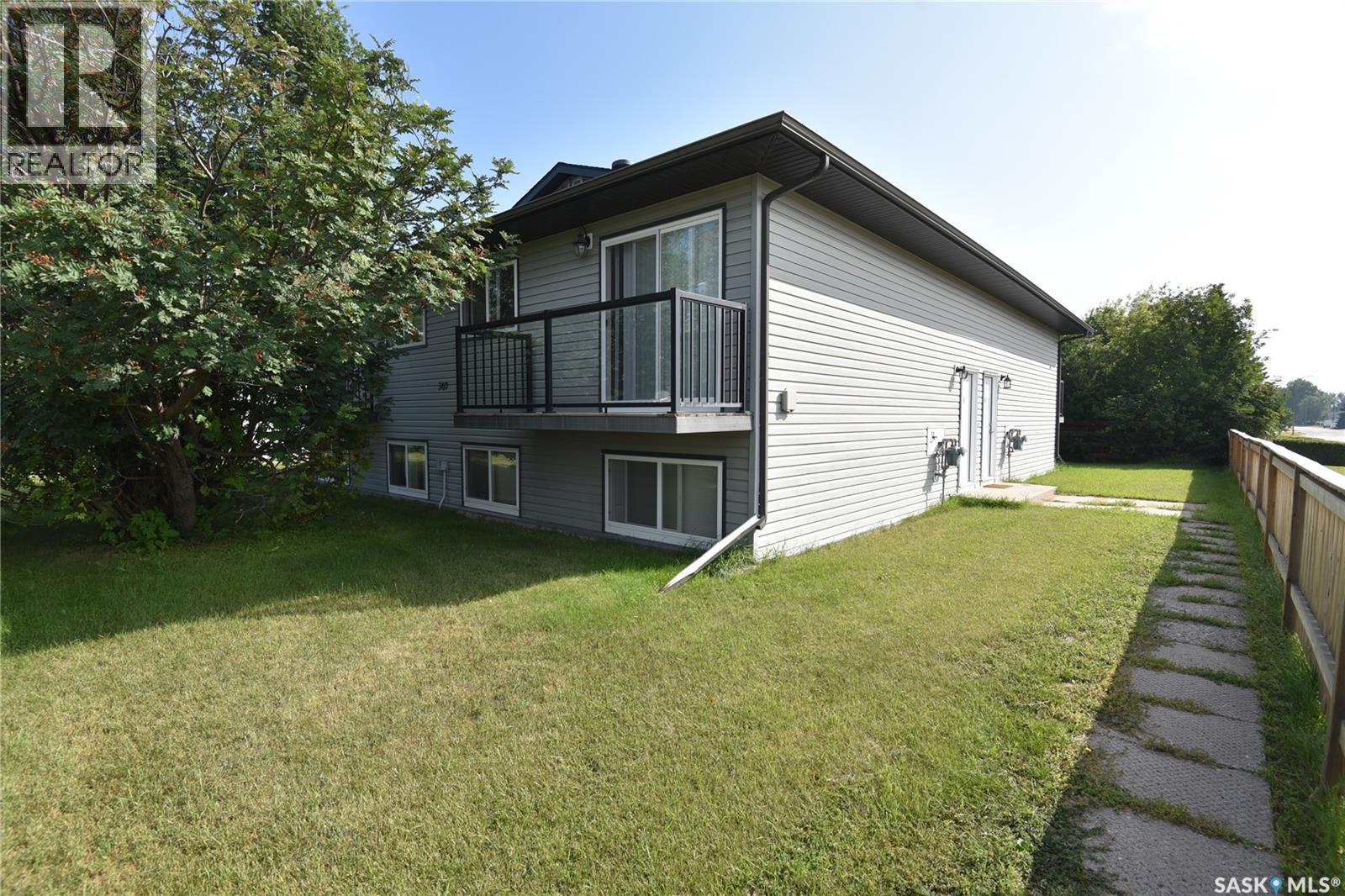307 6th Street E, Nipawin, Saskatchewan  S0E 1E0 - Photo 3 - SK046073