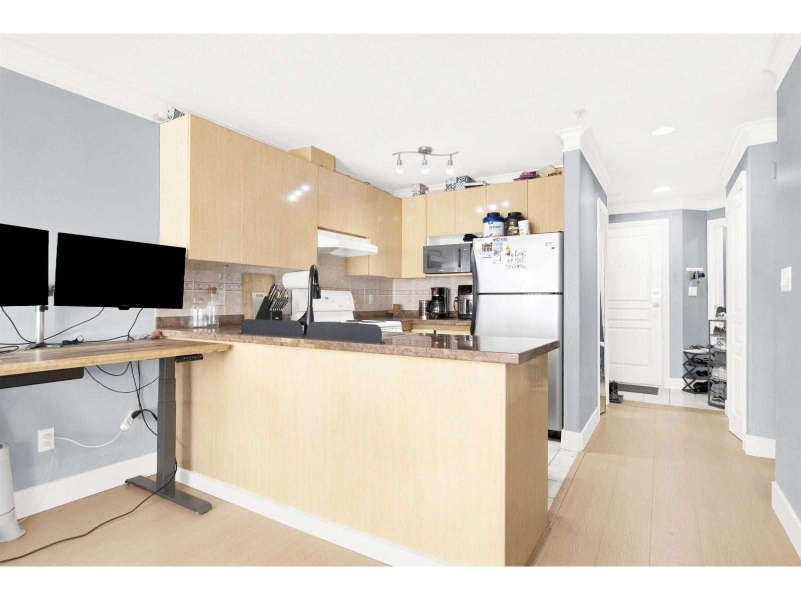 210 8115 121a Street, Surrey, British Columbia  V3W 1J2 - Photo 8 - R3157555