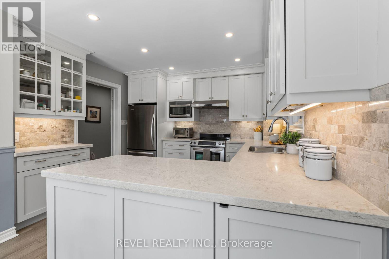 1610 Heathside Crescent, Pickering, Ontario L1V 5W7 - Photo 7 - E13696812