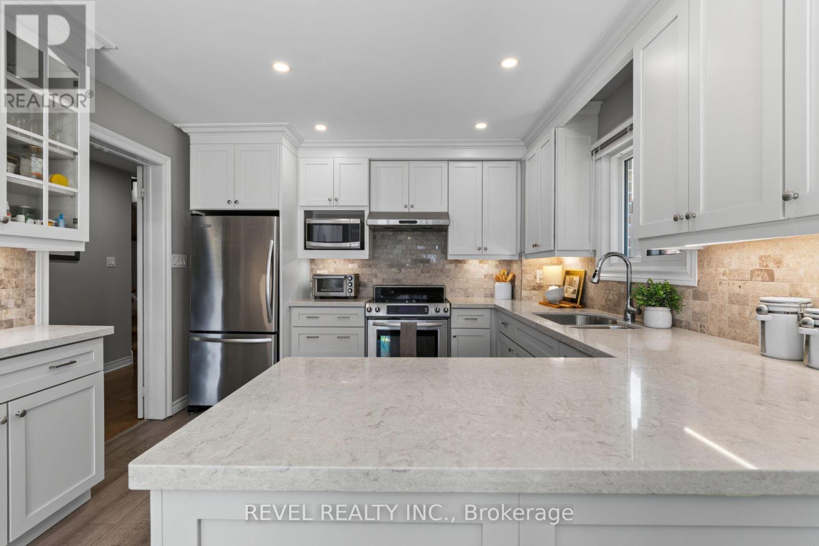 1610 Heathside Crescent, Pickering, Ontario L1V 5W7 - Photo 8 - E13696812