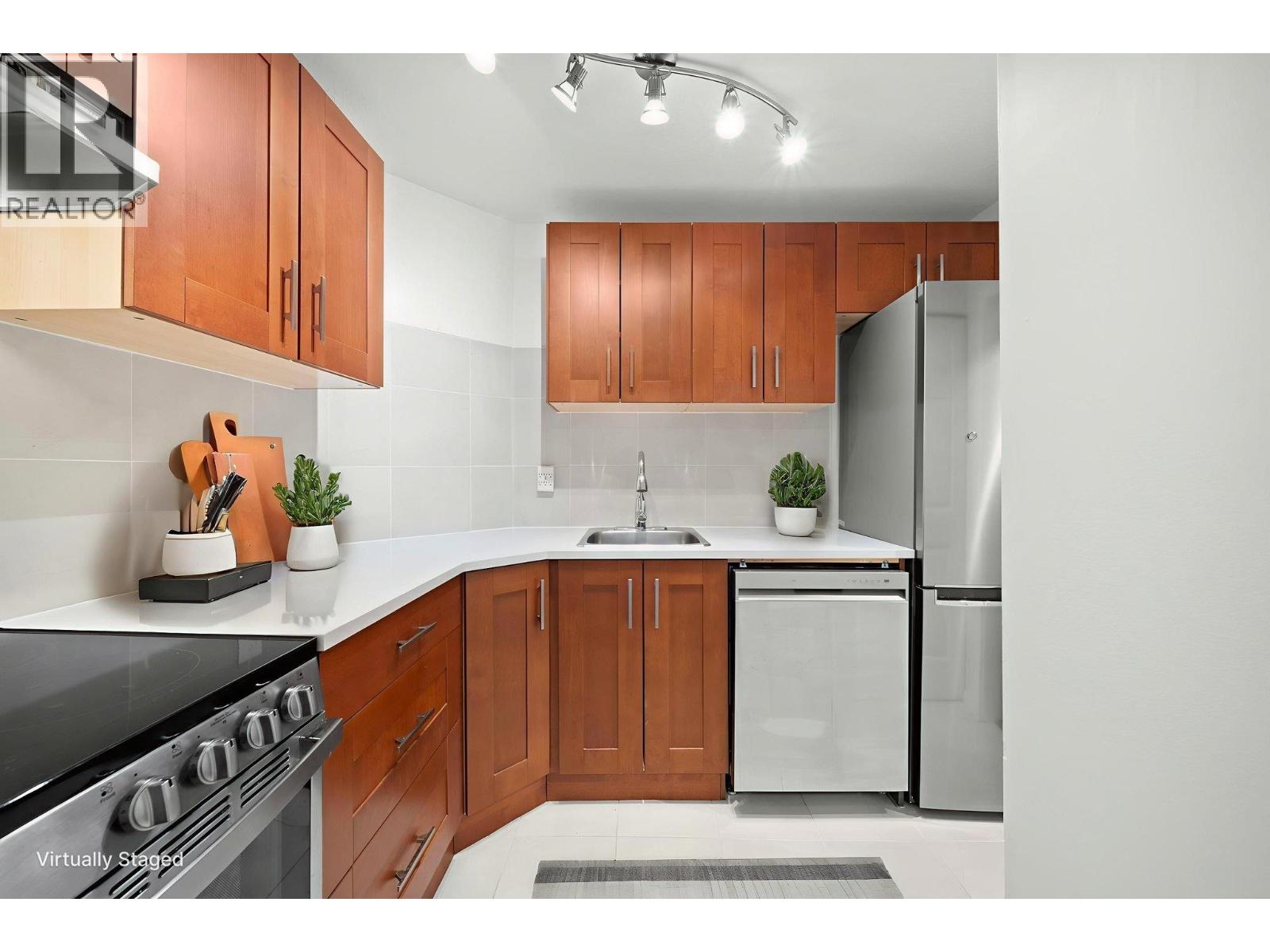 213 436 Seventh Street, New Westminster, British Columbia  V3M 3L3 - Photo 5 - R3157551