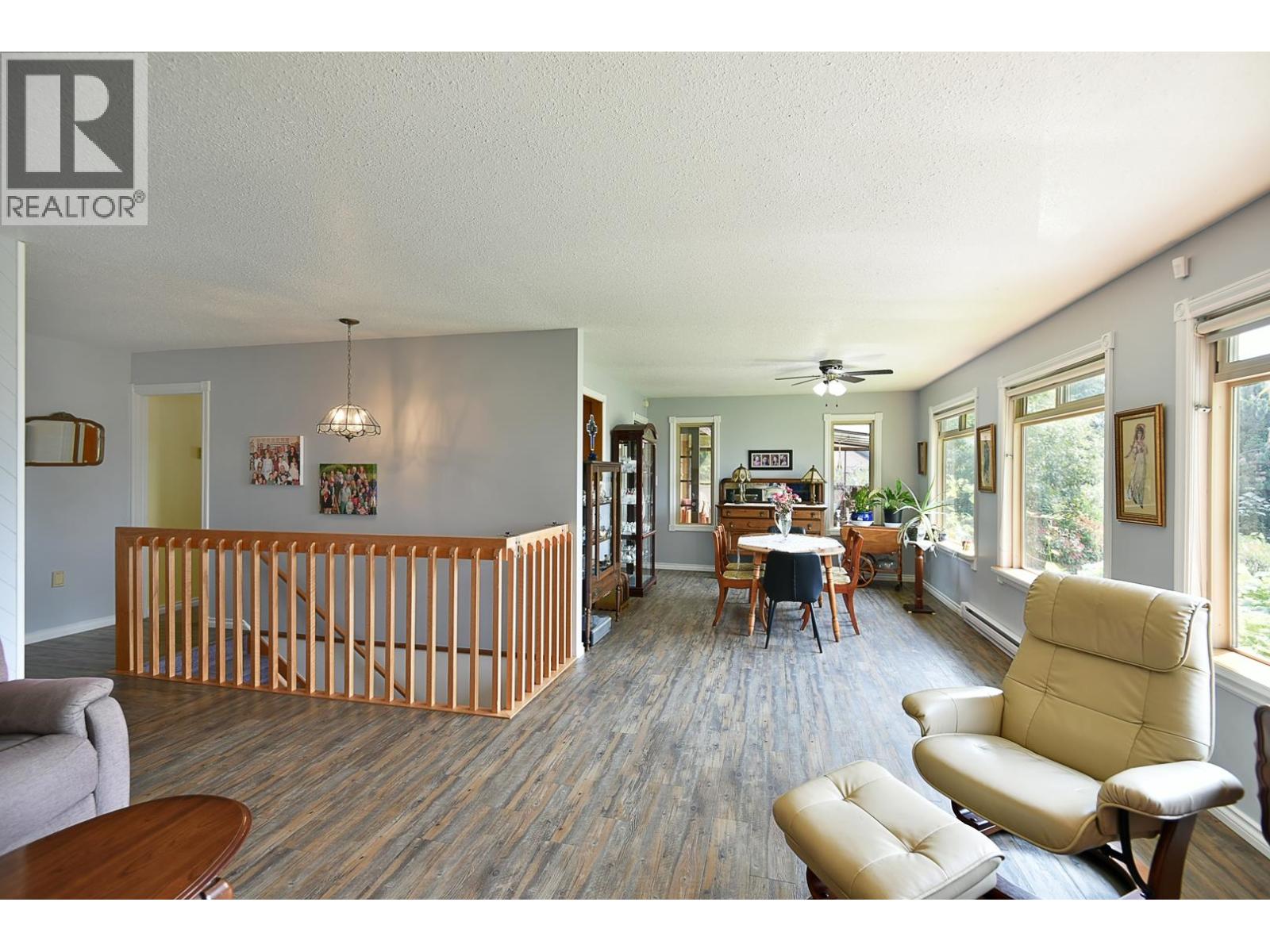 6450 Jasper Road, Sechelt, British Columbia  V7Z 0S6 - Photo 3 - R3157526