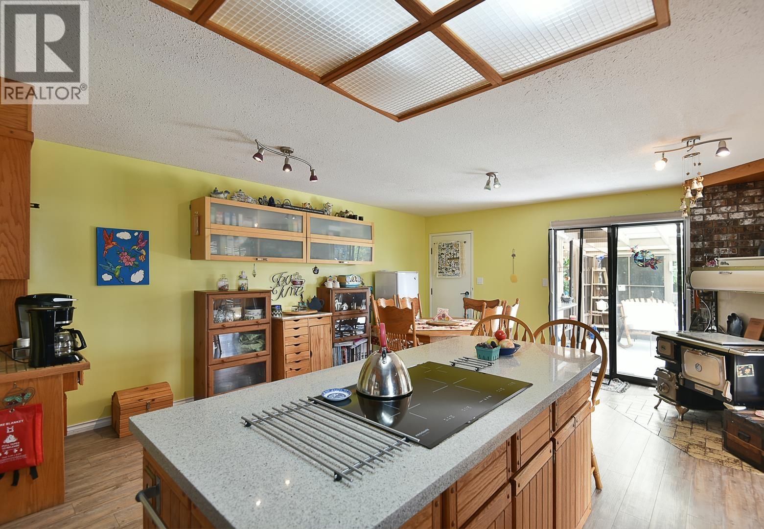 6450 Jasper Road, Sechelt, British Columbia  V7Z 0S6 - Photo 7 - R3157526