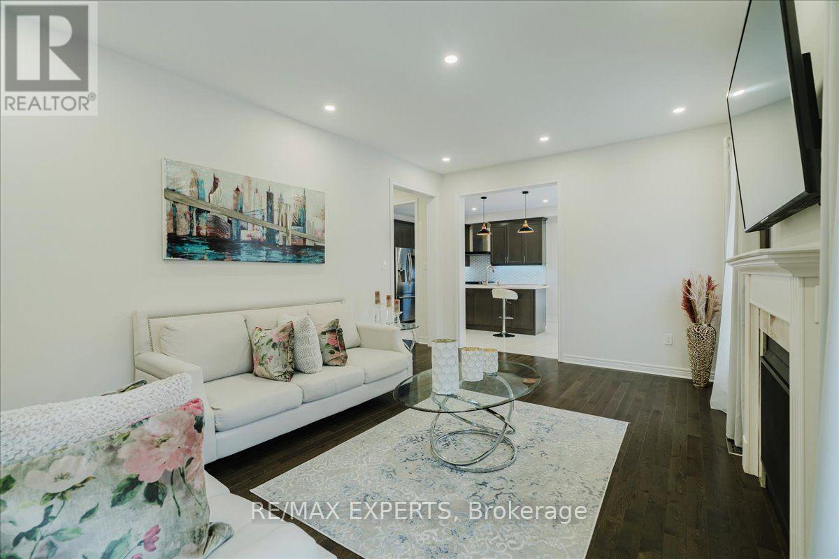 43 Lewis Avenue, Bradford West Gwillimbury, Ontario  L3Z 0X2 - Photo 12 - N13696776