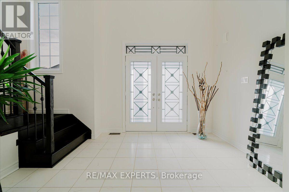 43 Lewis Avenue, Bradford West Gwillimbury, Ontario  L3Z 0X2 - Photo 2 - N13696776