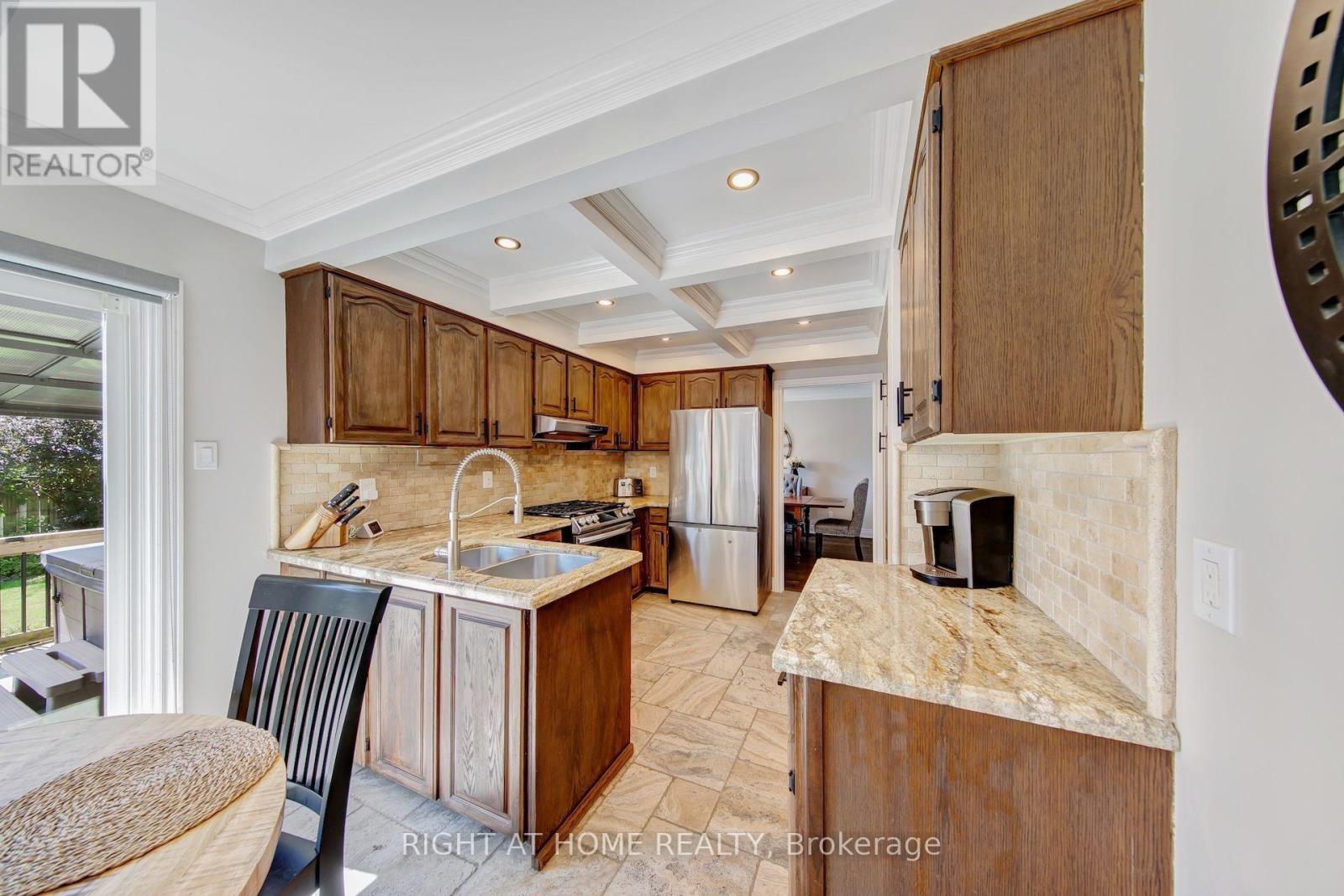 71 South Balsam Street, Uxbridge, Ontario  L9P 1G6 - Photo 4 - N13696874
