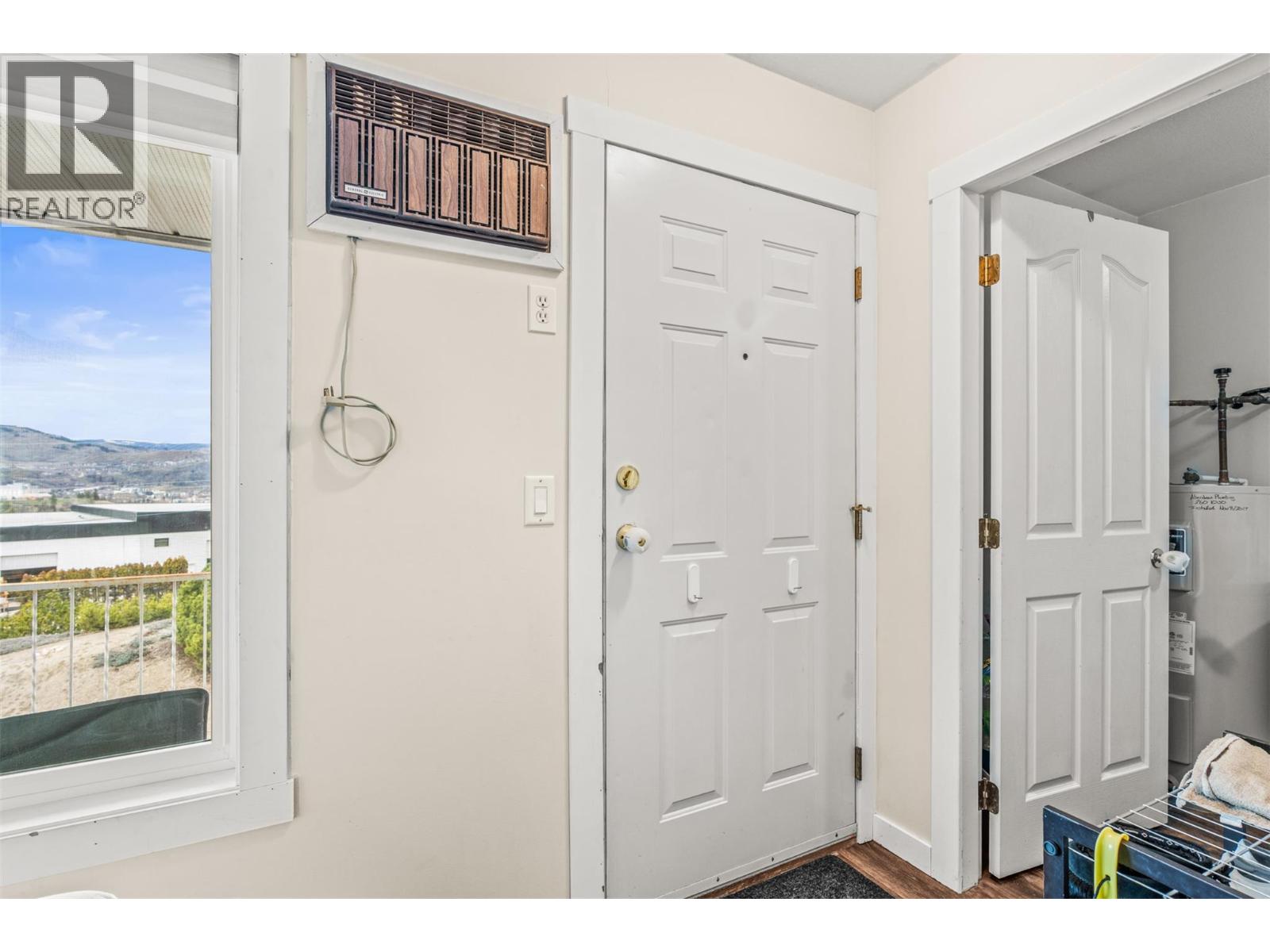 1041 Middleton Way Unit# 204, Vernon, British Columbia  V1B 2N3 - Photo 3 - 10398336