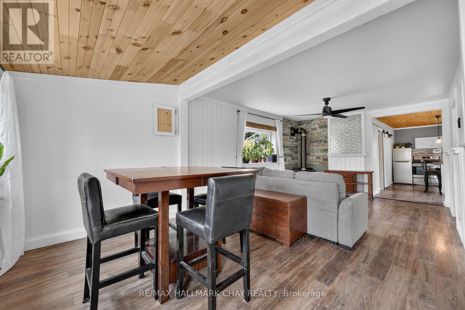 8 Myrtle Avenue, Oro-Medonte, Ontario  L0L 1T0 - Photo 4 - S13696764