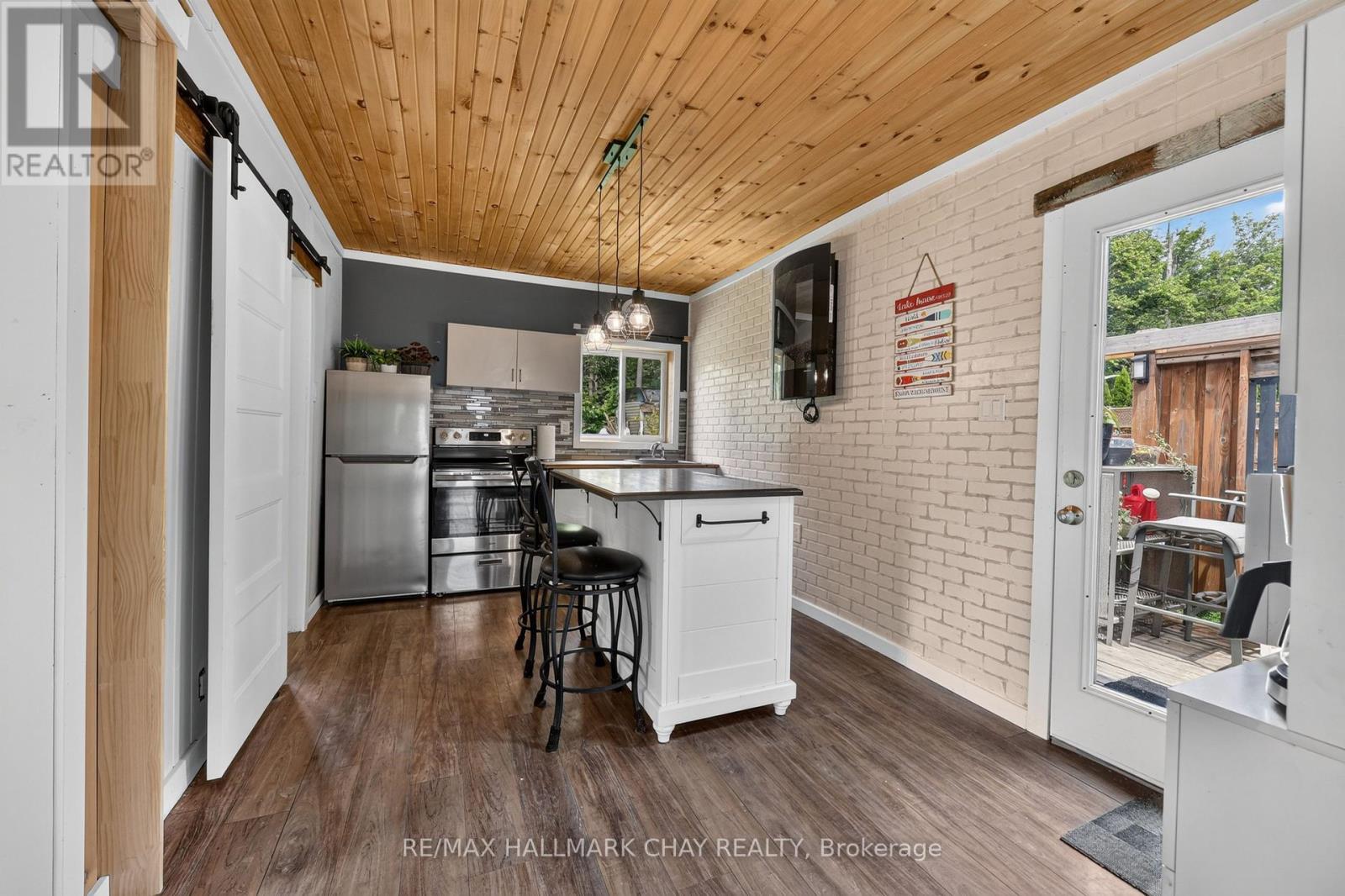 8 Myrtle Avenue, Oro-Medonte, Ontario  L0L 1T0 - Photo 9 - S13696764